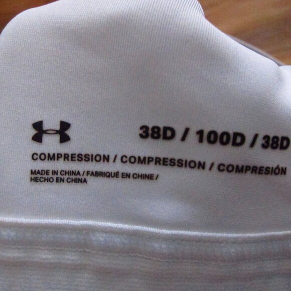 UNDER ARMOUR White Front Zip Compression Sports Bra Size 38D - Picture 5 of 5